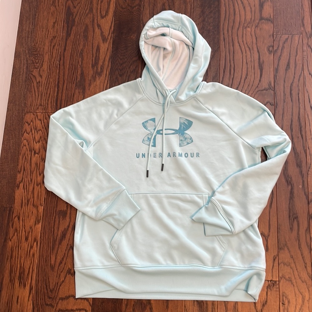 UNDER ARMOUR women’s medium hoodie light way, is a little darker than pic
